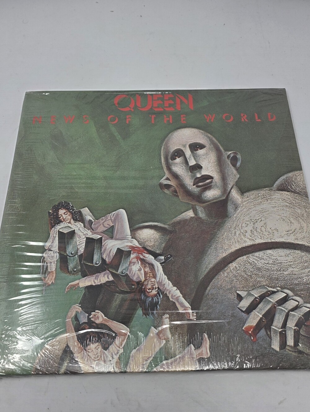 Queen News Of The World LP Vinyl Reissue w/ Red Lyric Inner Sleeves VG+